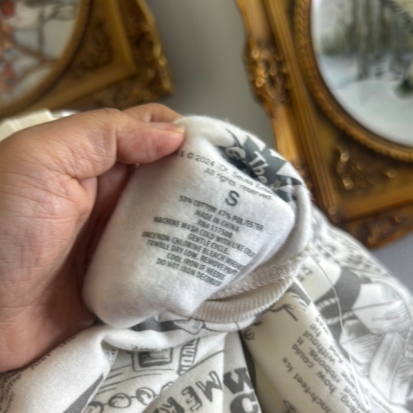 Grinch Graphic Sweater - White and Green - Picture 7 of 8